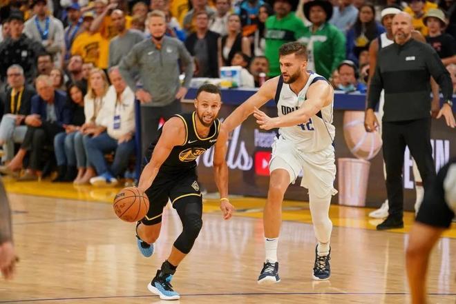 吸引中卫拉 吸引中卫拉